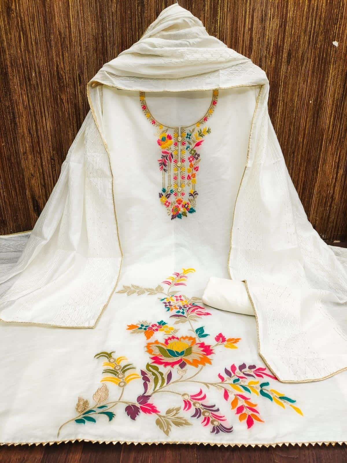 RN AVANTIKA PAKISTANI SUIT
