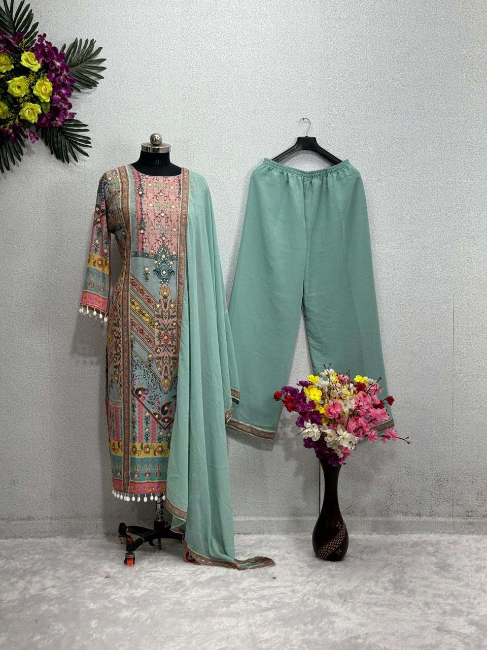 ST 136 PAKISTANI SUIT