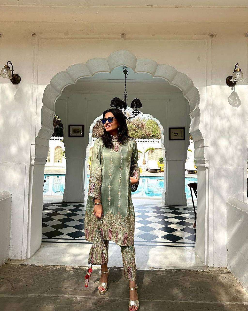 LG 1827 PAKISTANI STYLE SUIT