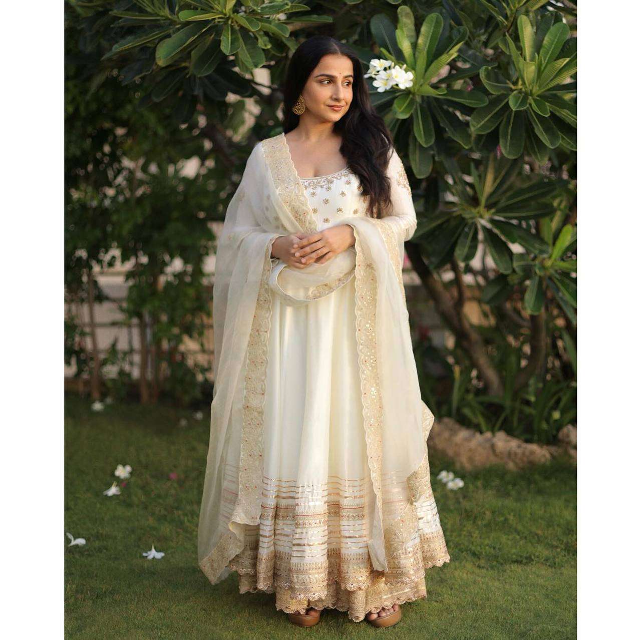 LC 1286 GOWN SET