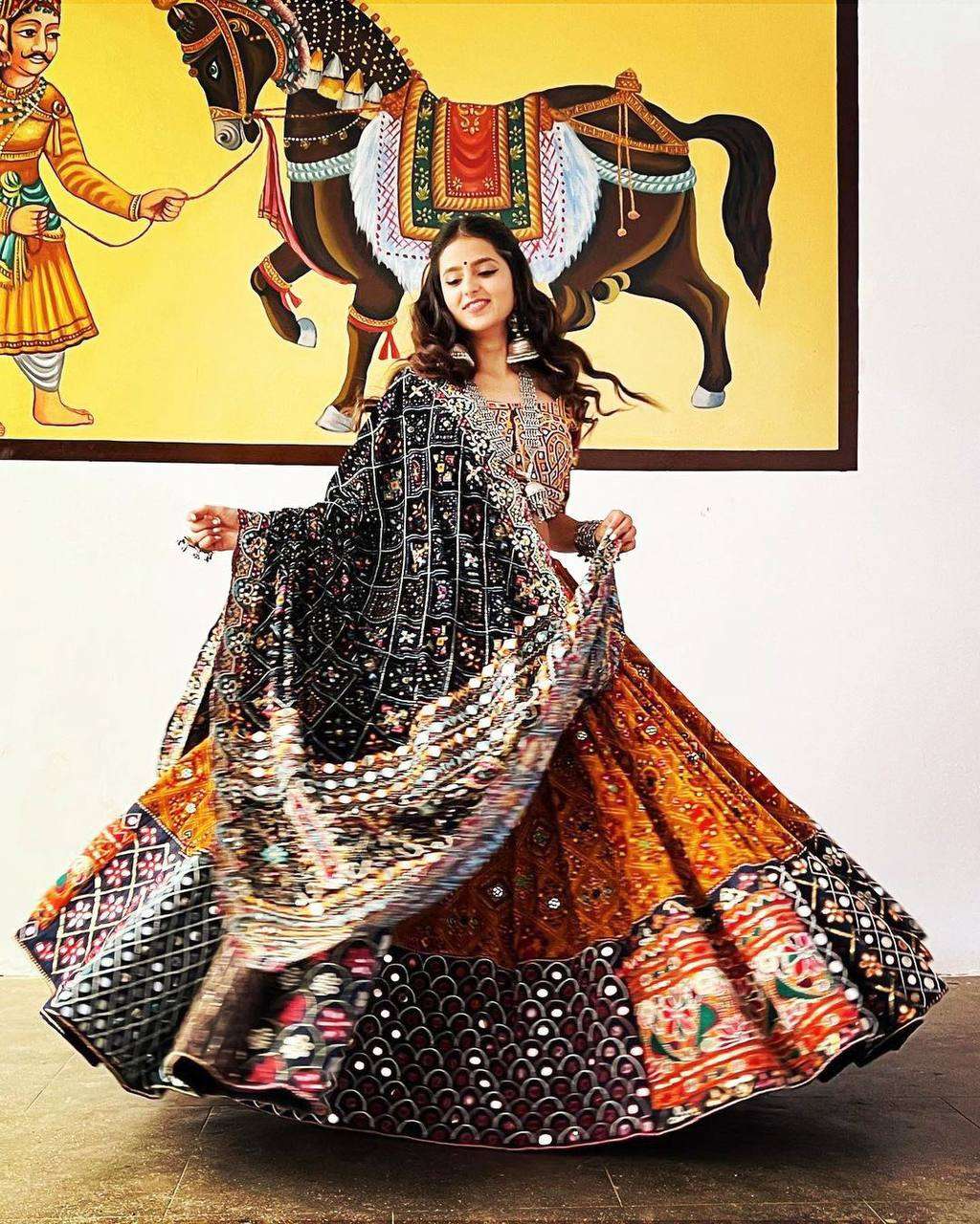 LC 749 LEHENGA CHOLI