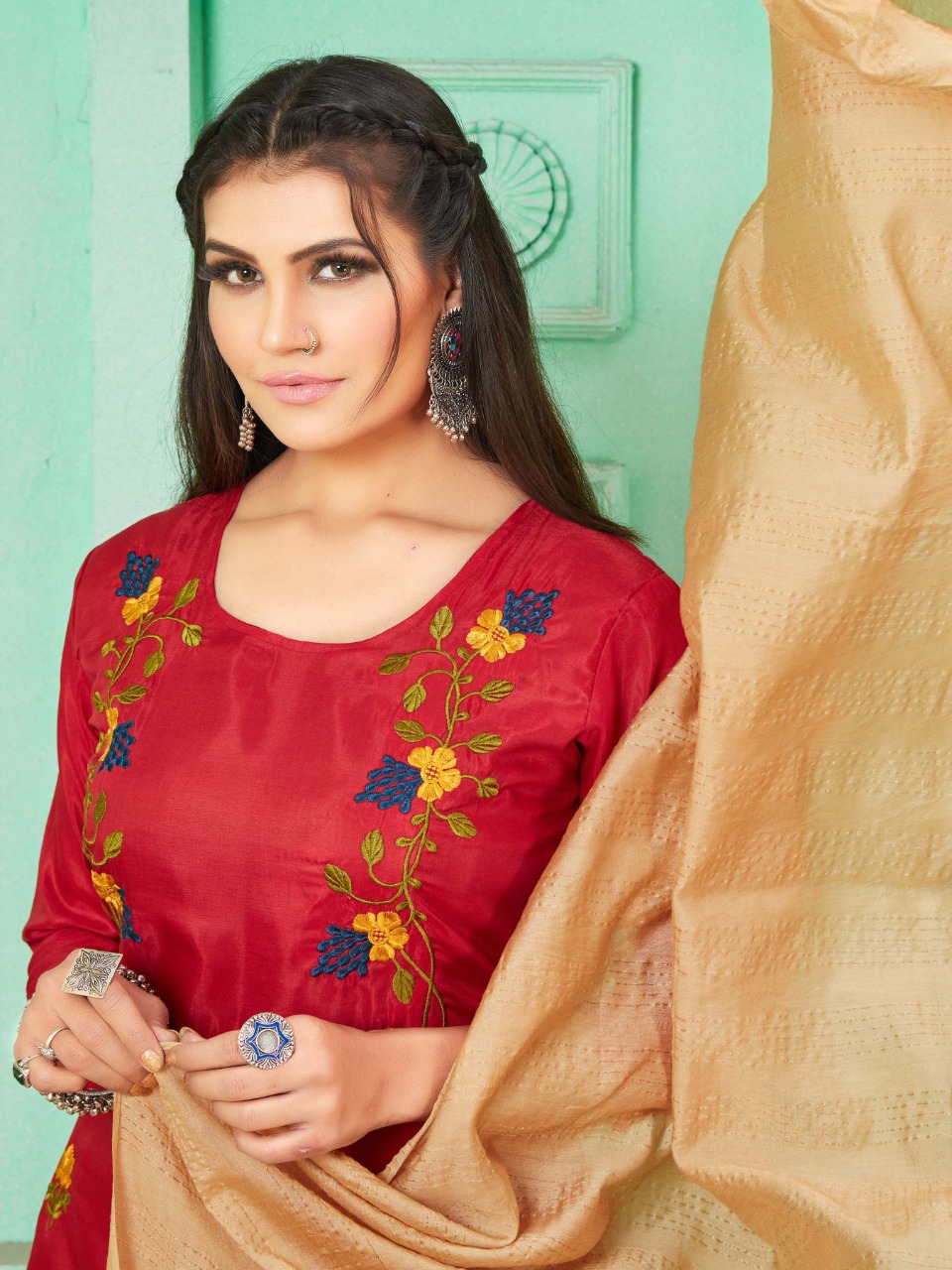 Smylee Fashion Presents Andaj Heavy Maslin Fabric With Embroidery Work Kurtis And Plazzo Wholesale Dealer Surat