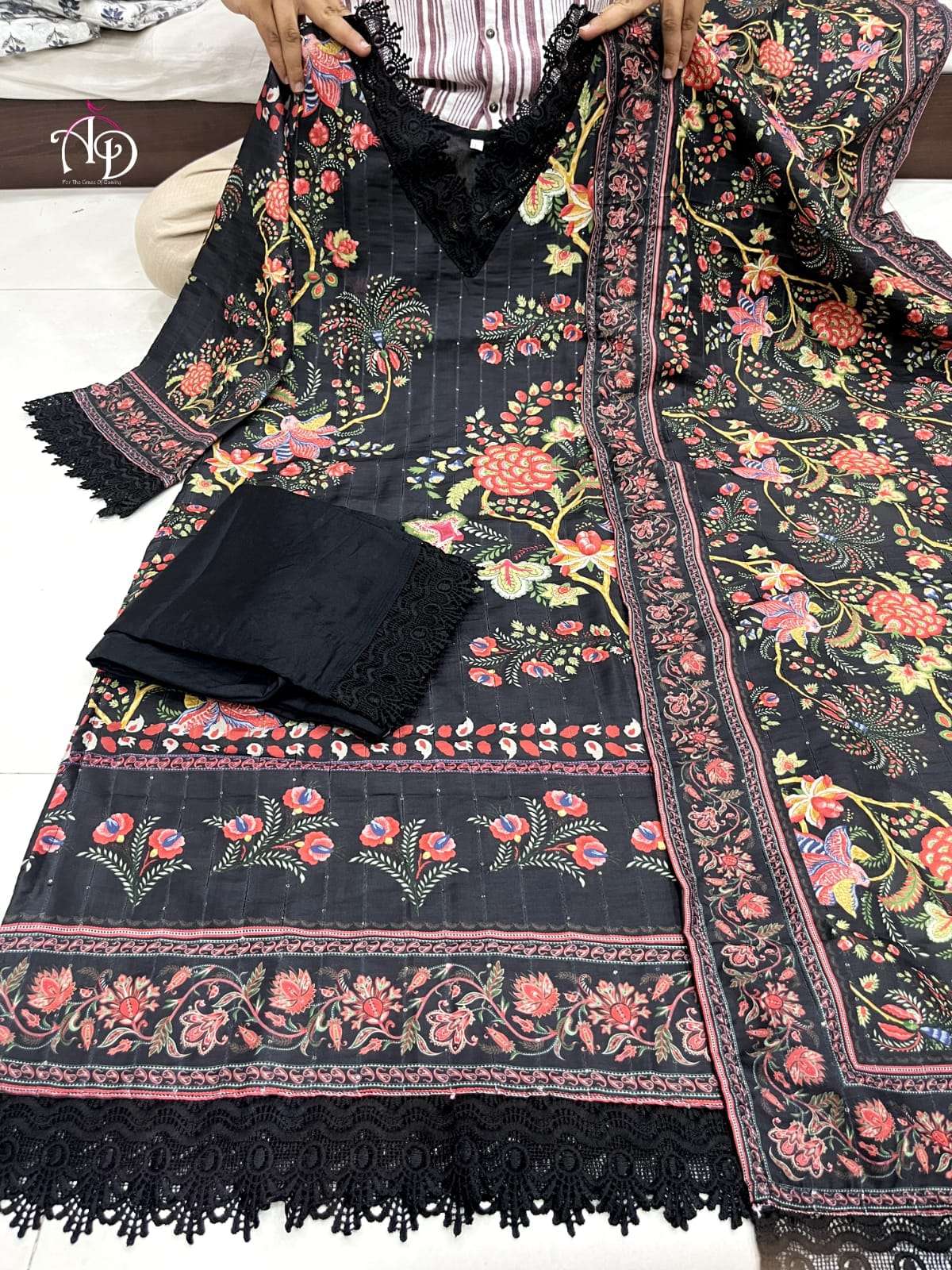 AKD BLACK READYMADE SUIT
