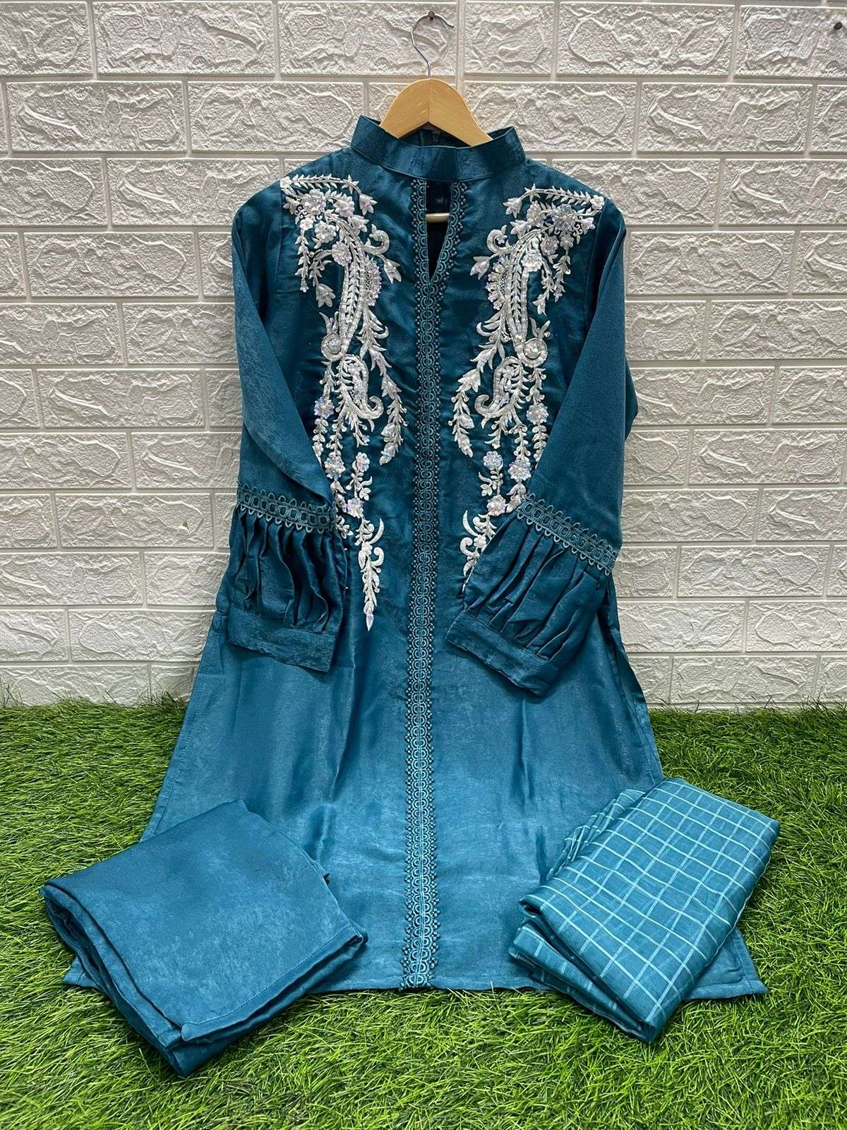 LAXURIA TRENDZ D NO 1351 READY MADE SUIT