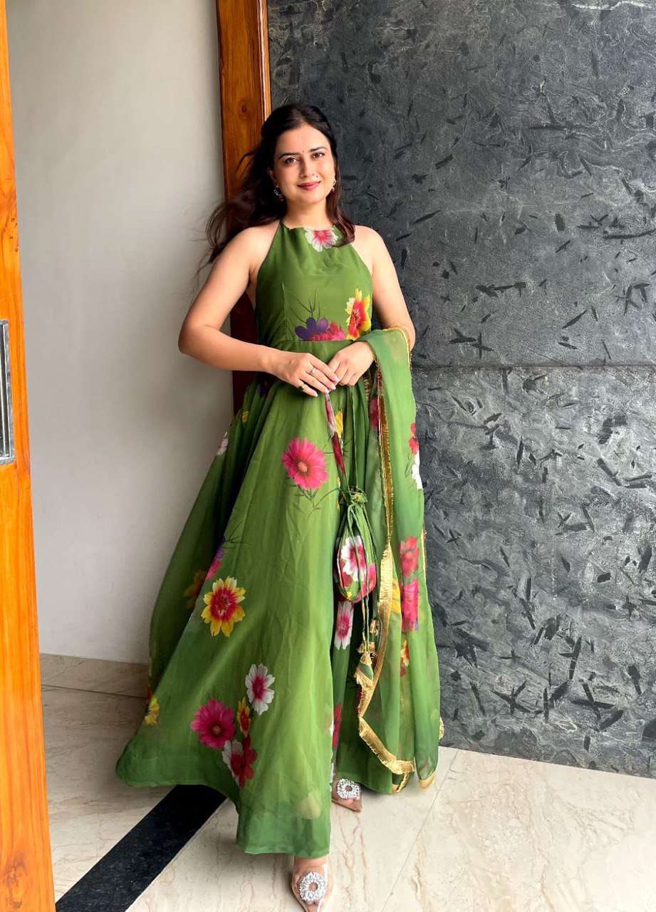 SC 147 GOWN SET