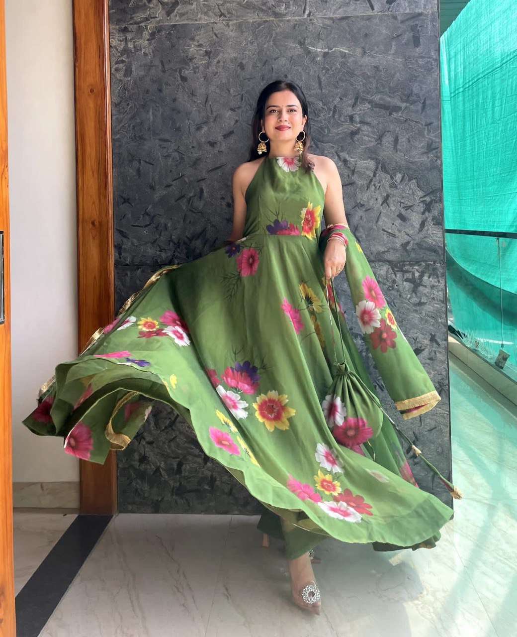 SC 147 GOWN SET