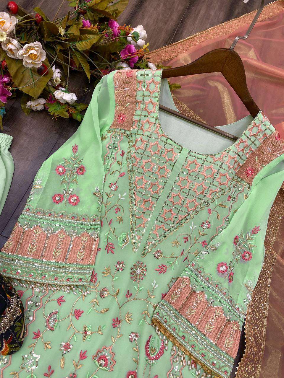 BE 222 PAKISTANI SUIT