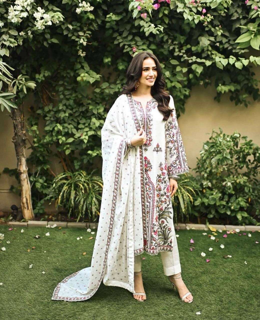 BE 989 PAKISTANI STYLE SUIT