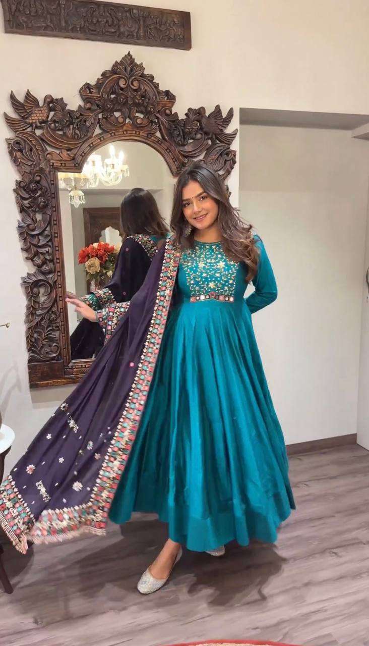 HK 1603 PARTYWEAR GOWN