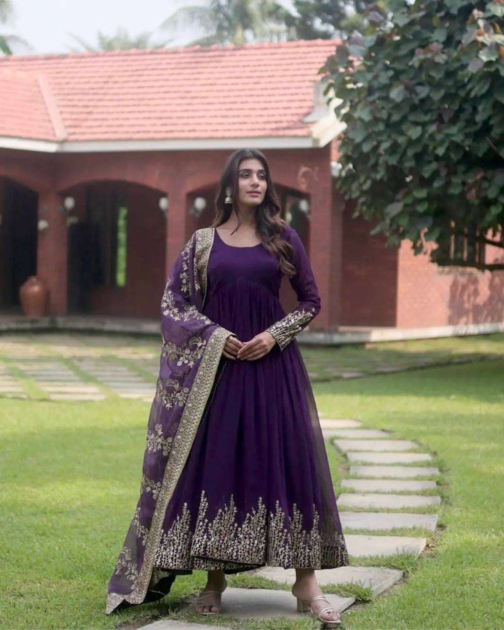 PD 1038 GOWN SET