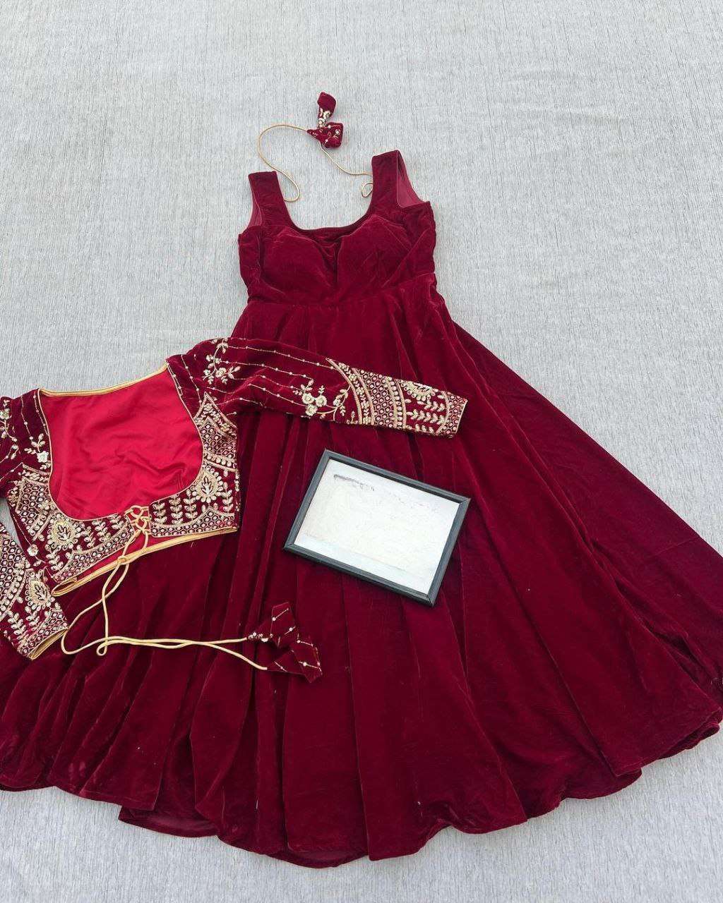 RTC 5640 PARTYWEAR GOWN