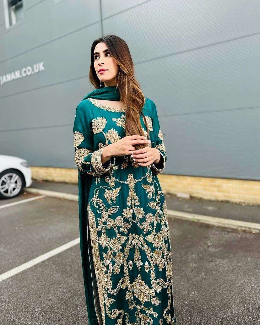 ST 124 PAKISTANI STYLE SUIT