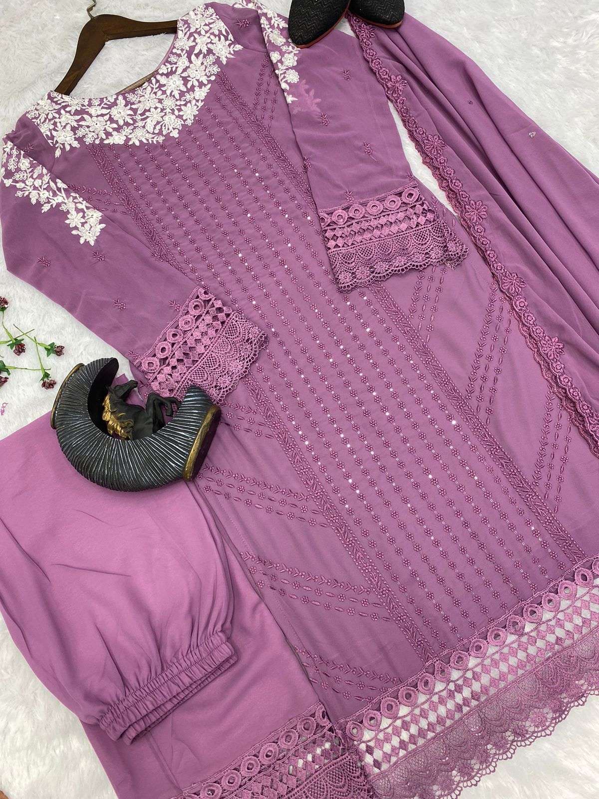 BE 128 KURTI SET