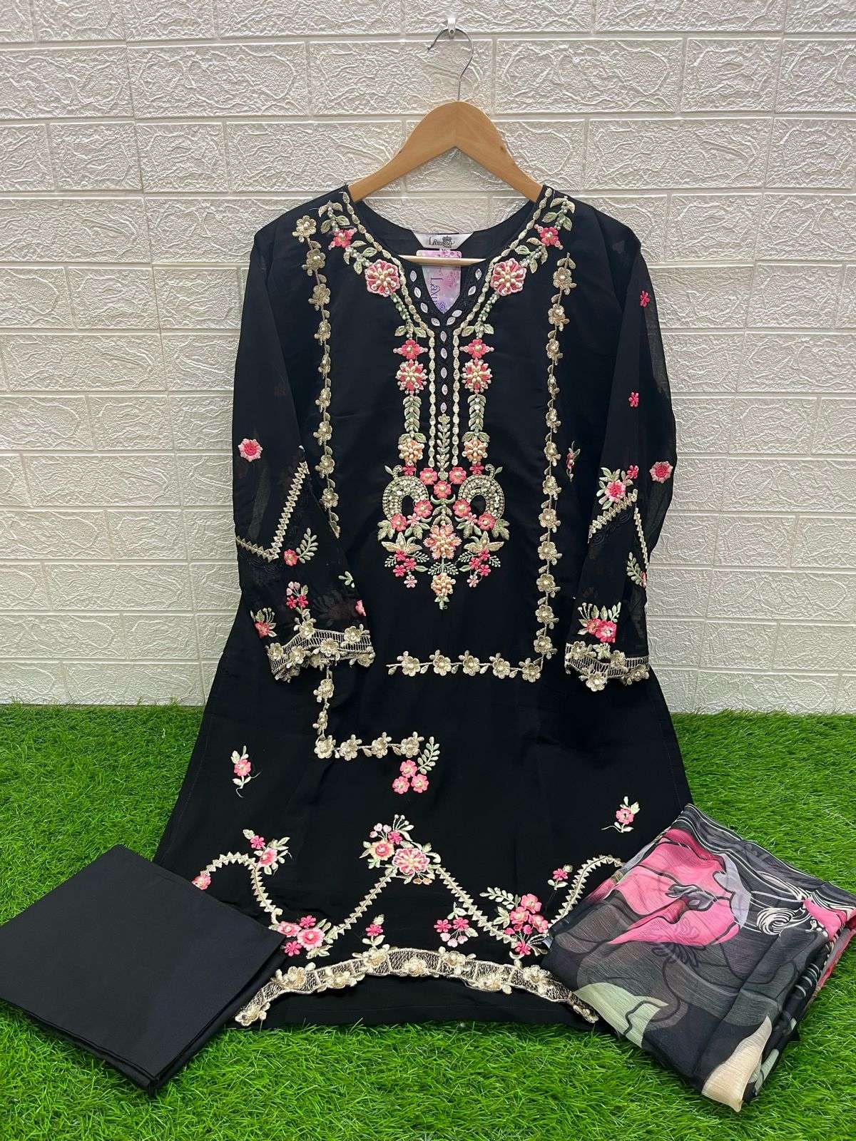 LAXURIA TRENDZ D NO 1354 BEAUTIFUL DESIGNER SUIT