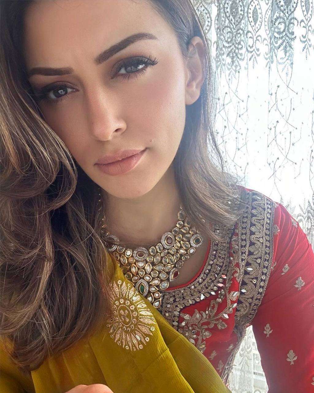 LC 1192 PAKISTANI STYLE SUIT