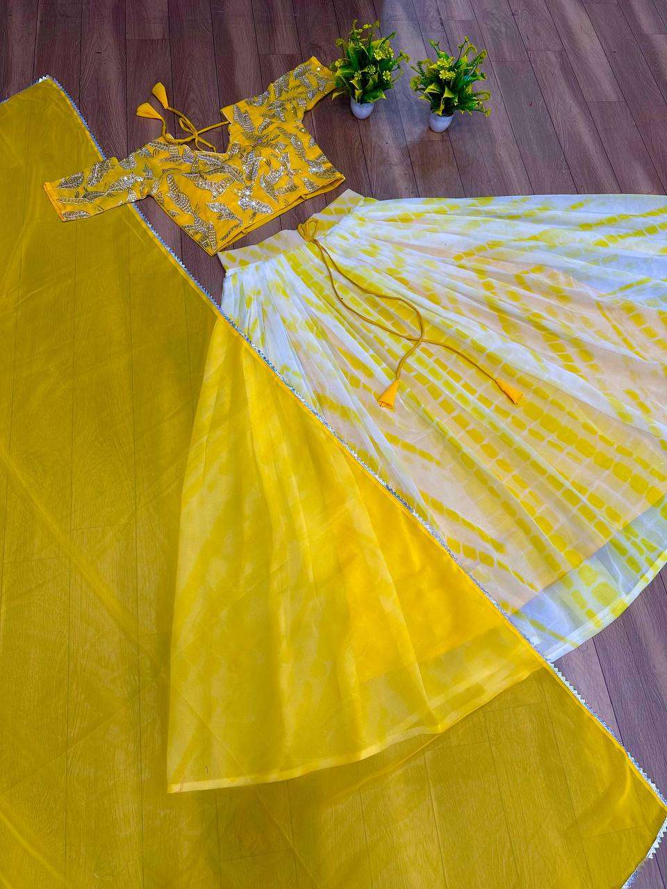 PC 323 LEHENGA CHOLI
