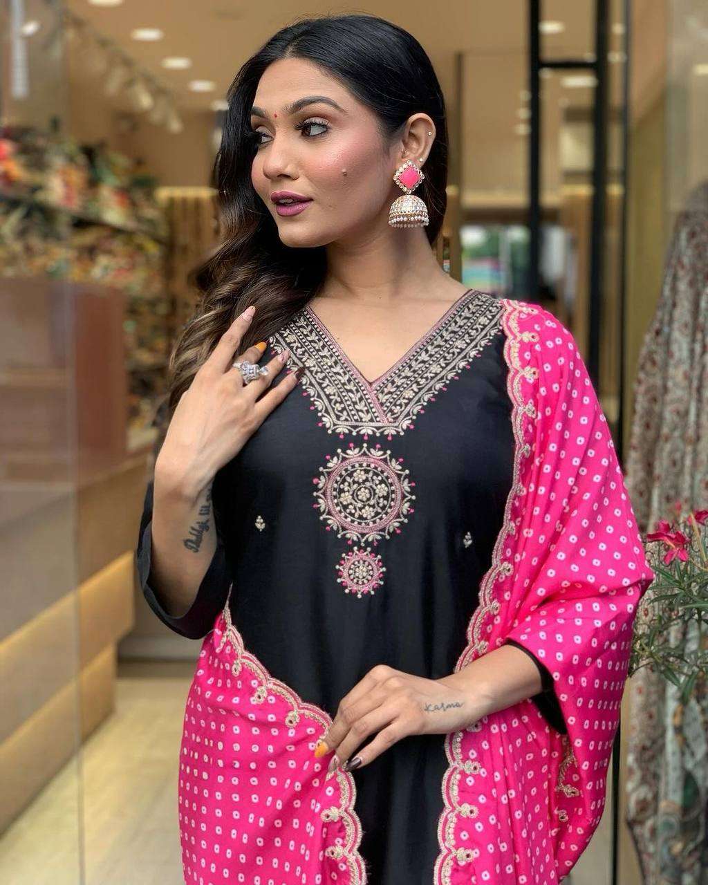 AD 147 KURTI SET