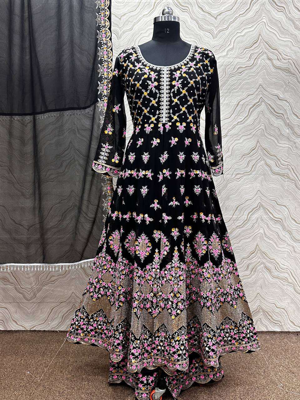 DHK 1264 GOWN SET