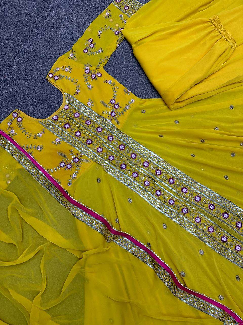 DHK 1272 GOWN SET