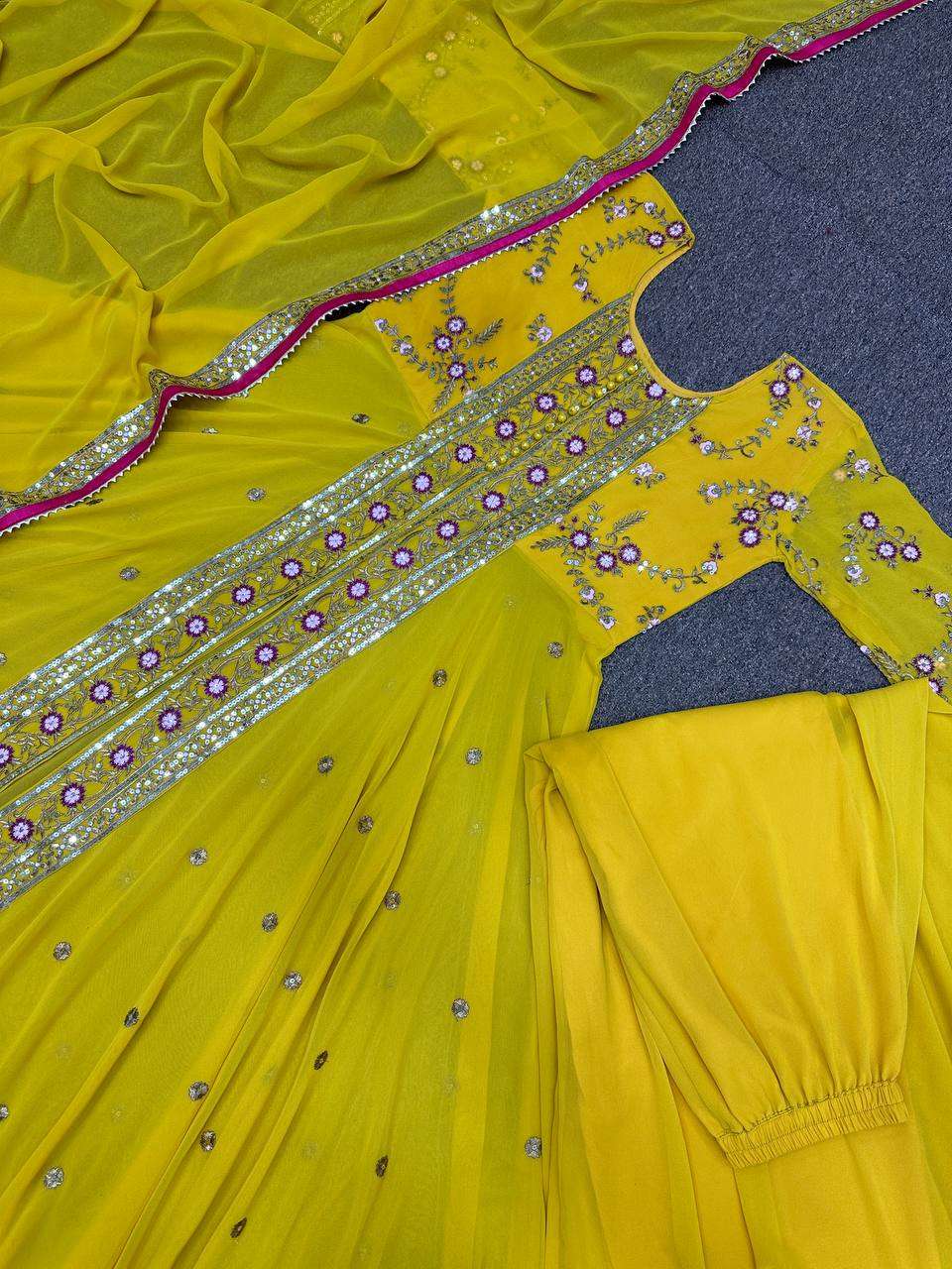 DHK 1272 GOWN SET