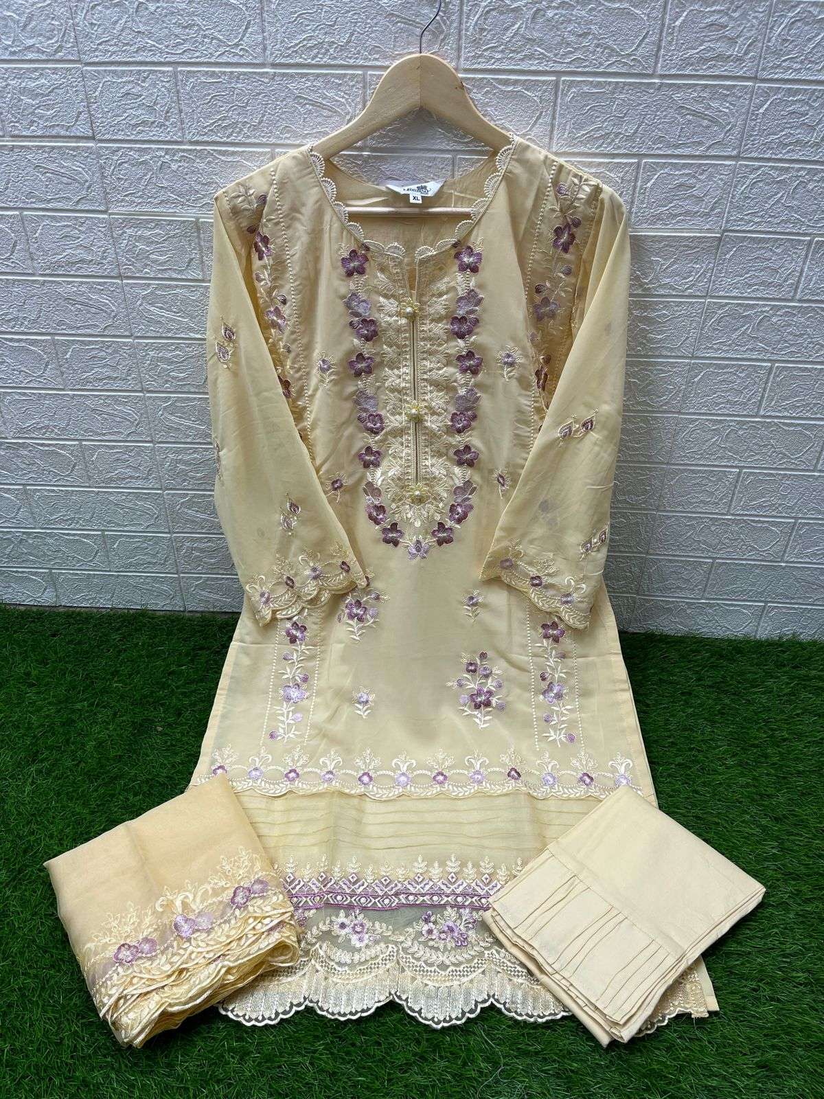 LAXURIA TRENDZ D NO 1374 GEORGETTE BEAUTIFUL DESIGNER SUIT