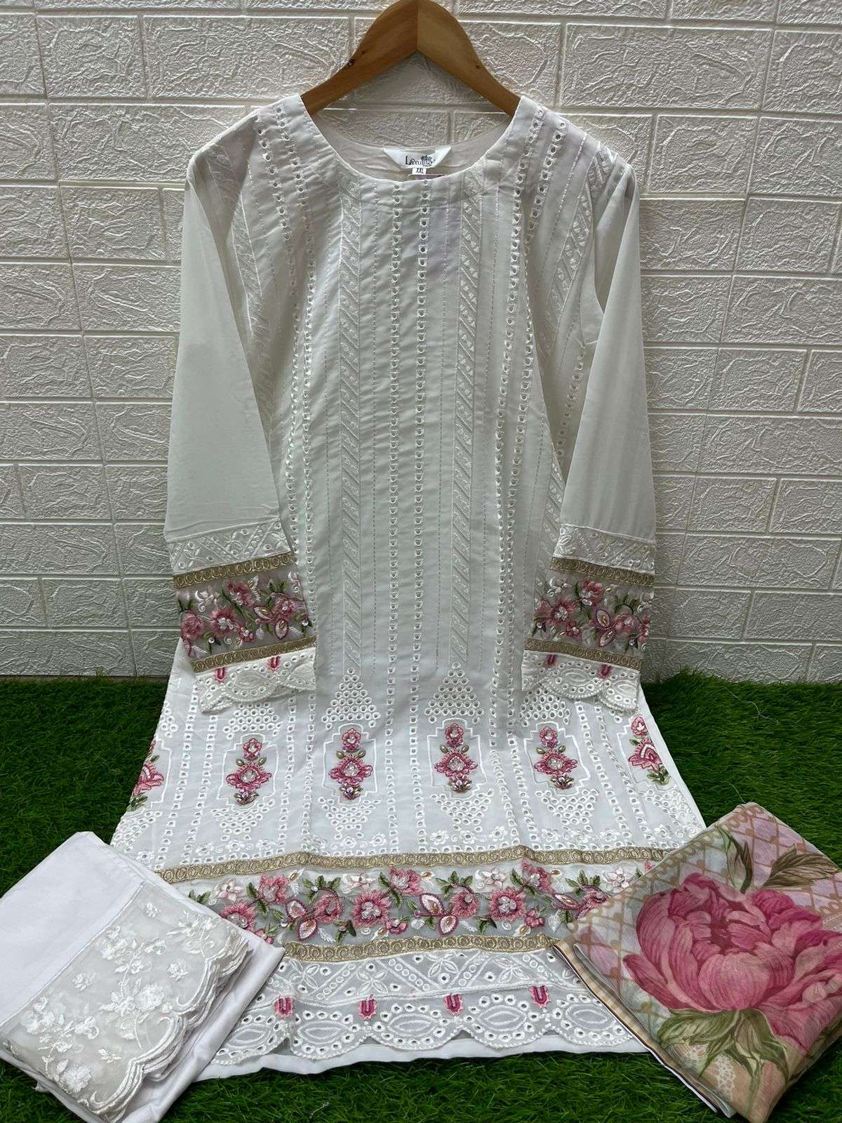 LAXURIA TRENDZ D NO 1379 BEAUTIFUL DESIGNER SUIT