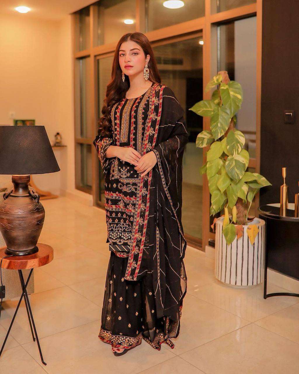 LC 1210 PAKISTANI SUIT