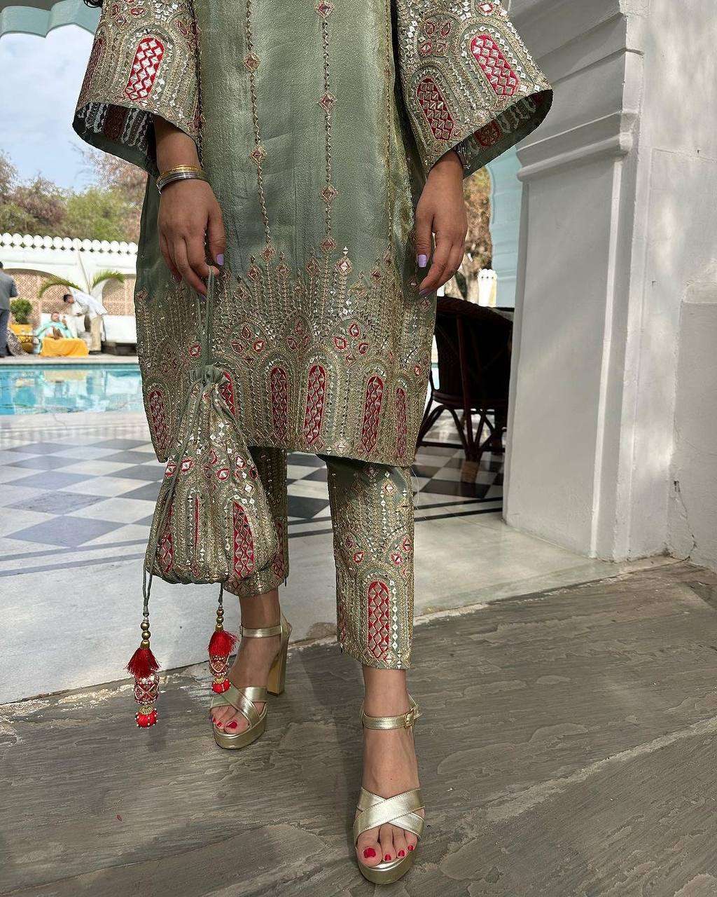 LG 1827 PAKISTANI STYLE SUIT