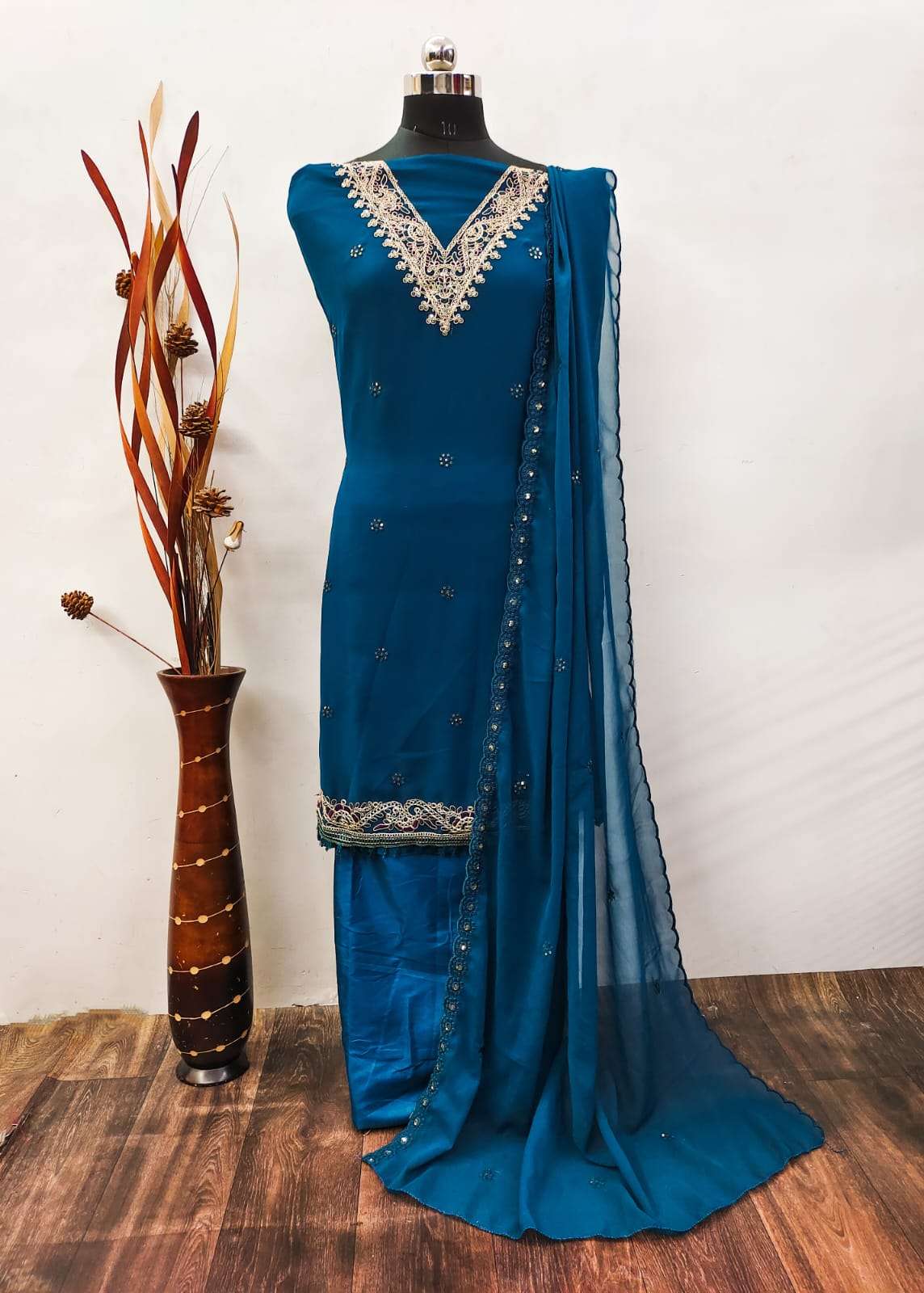 MF D NO  5028 GEORGETTE EMBROIDERY DESIGNER SUIT