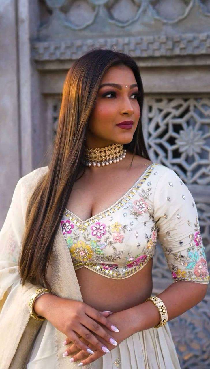 QRC 220 LEHENGA CHOLI