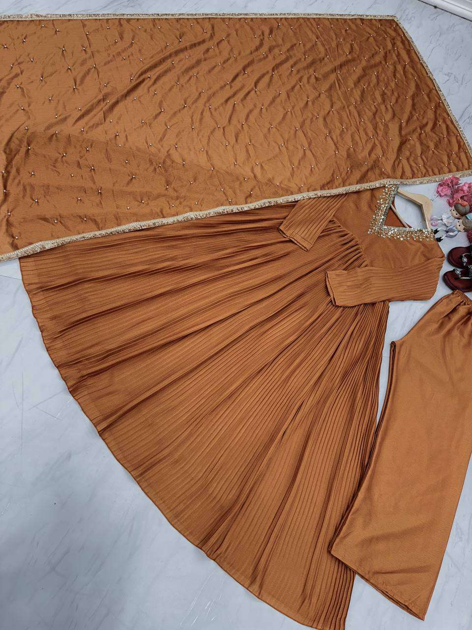 AD 152 GOWN SET