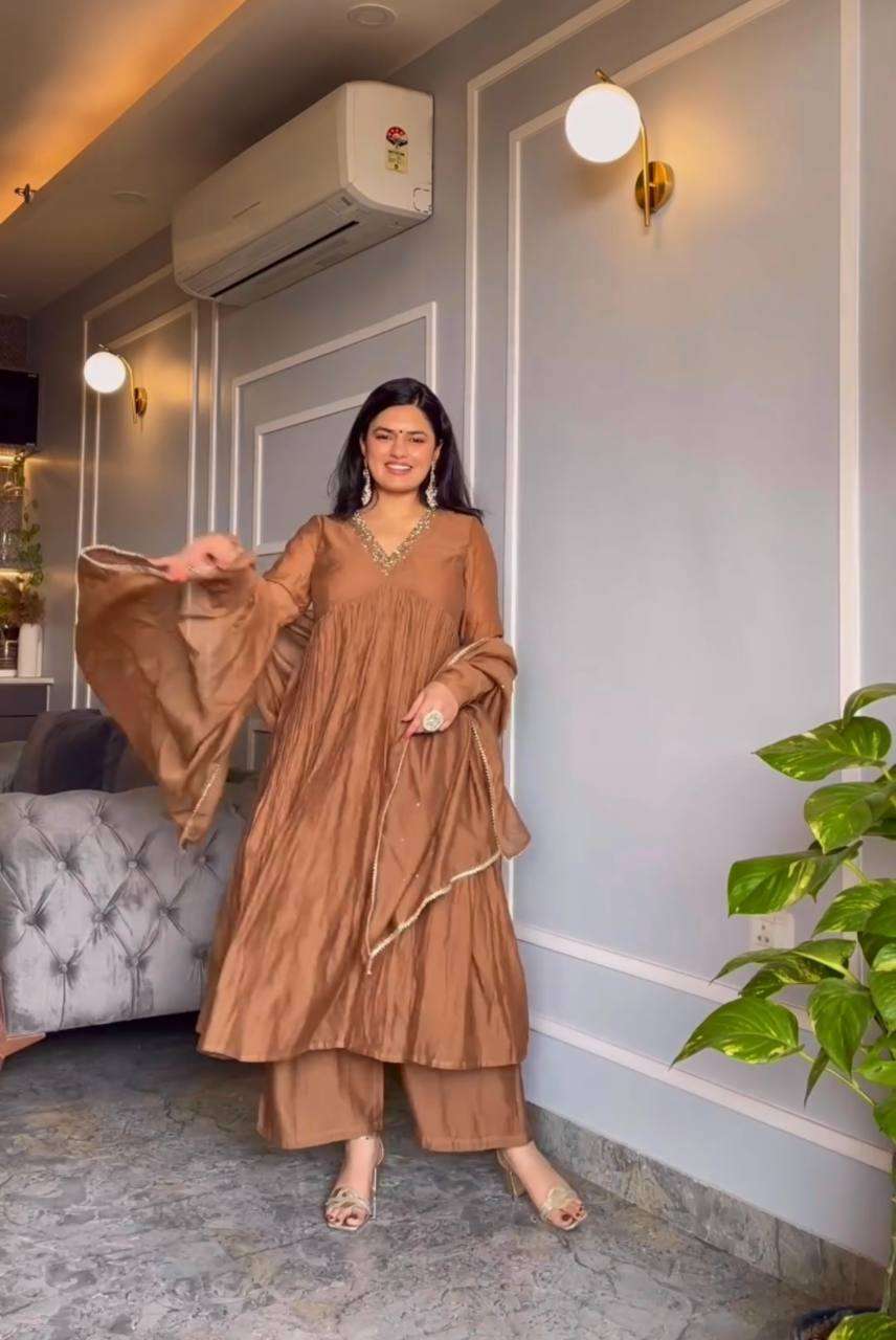 AD 152 GOWN SET
