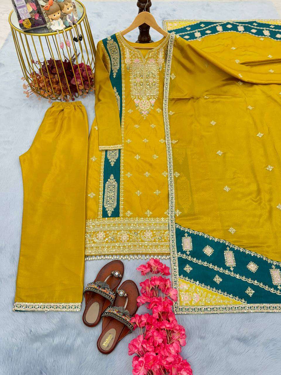 AD 153 KURTI SET