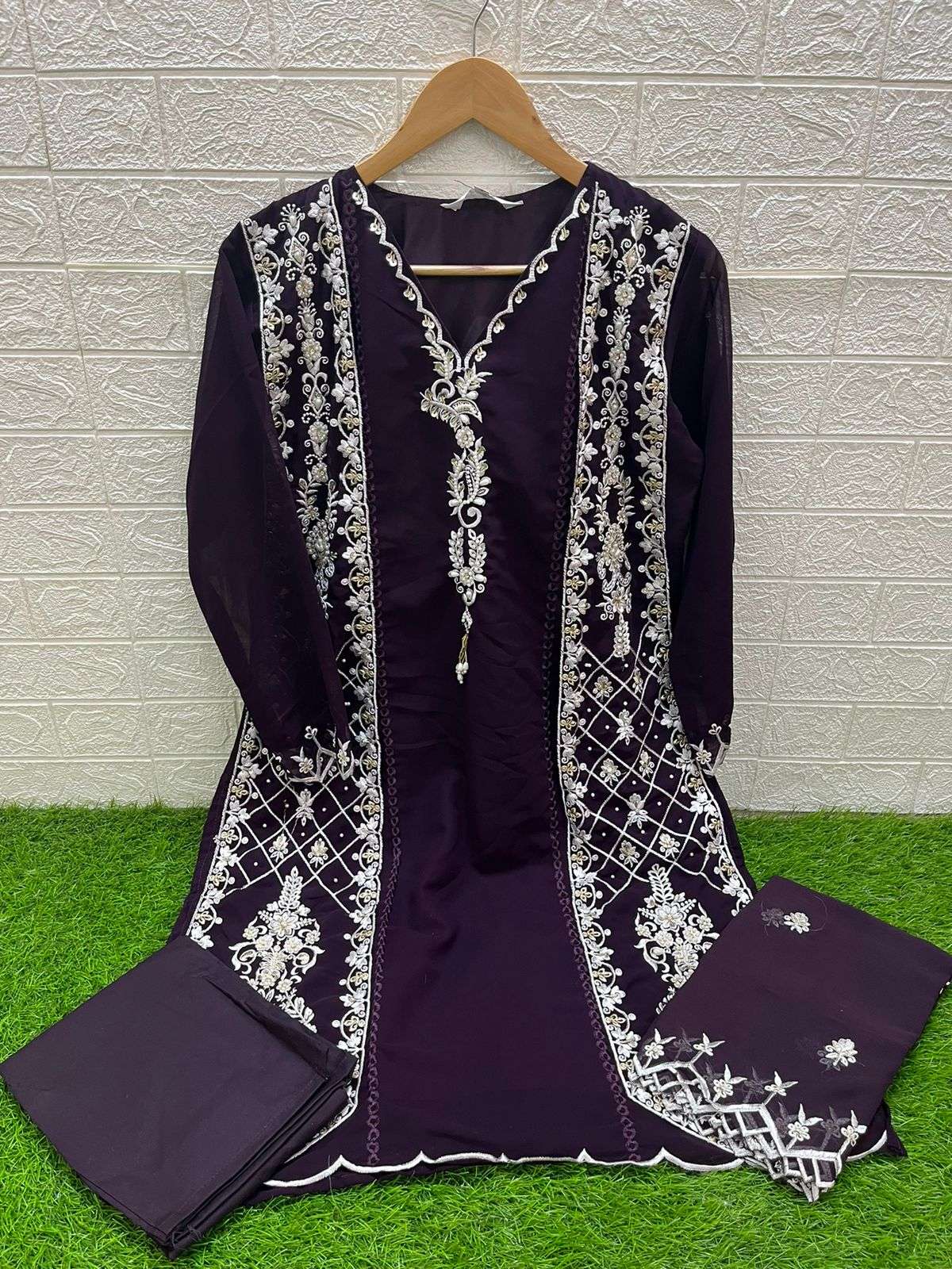 LAXURIA TRENDZ D NO 1373 GEORGETTE BEAUTIFUL DESIGNER SUIT