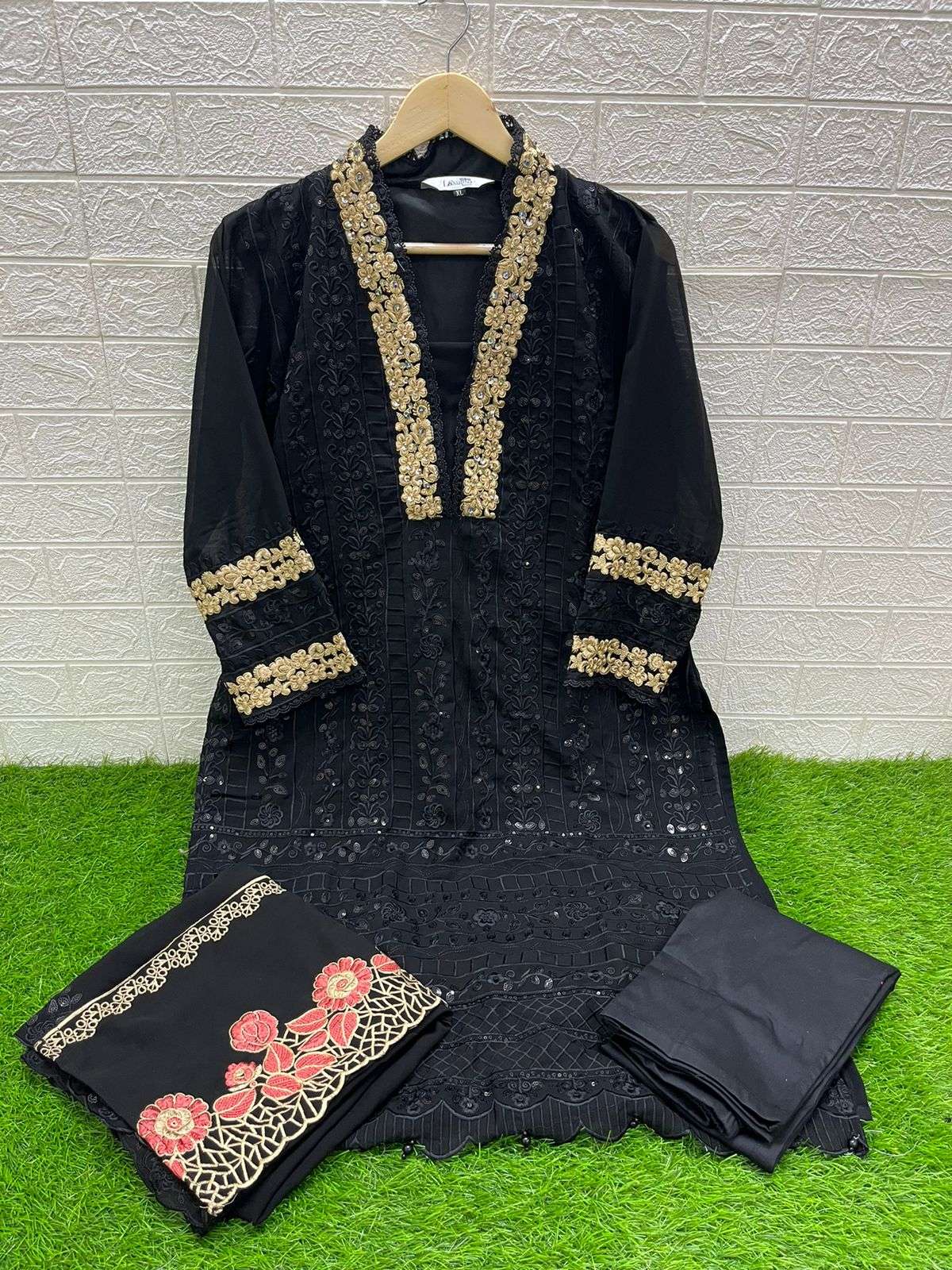 LAXURIA TRENDZ D NO  1393 GEORGETTE BEAUTIFUL DESIGNER SUIT