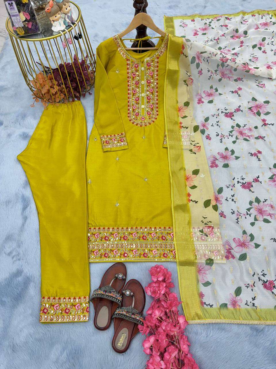 AD 164 KURTI SET