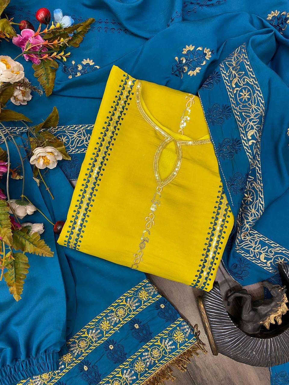 BE 256 KURTI SET