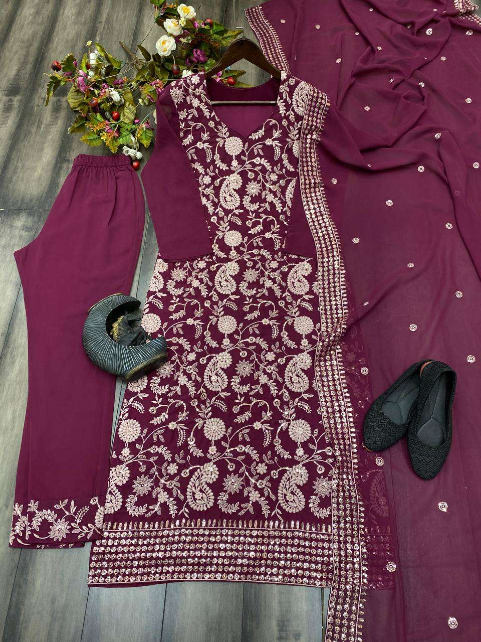 BE 259 KURTI SET