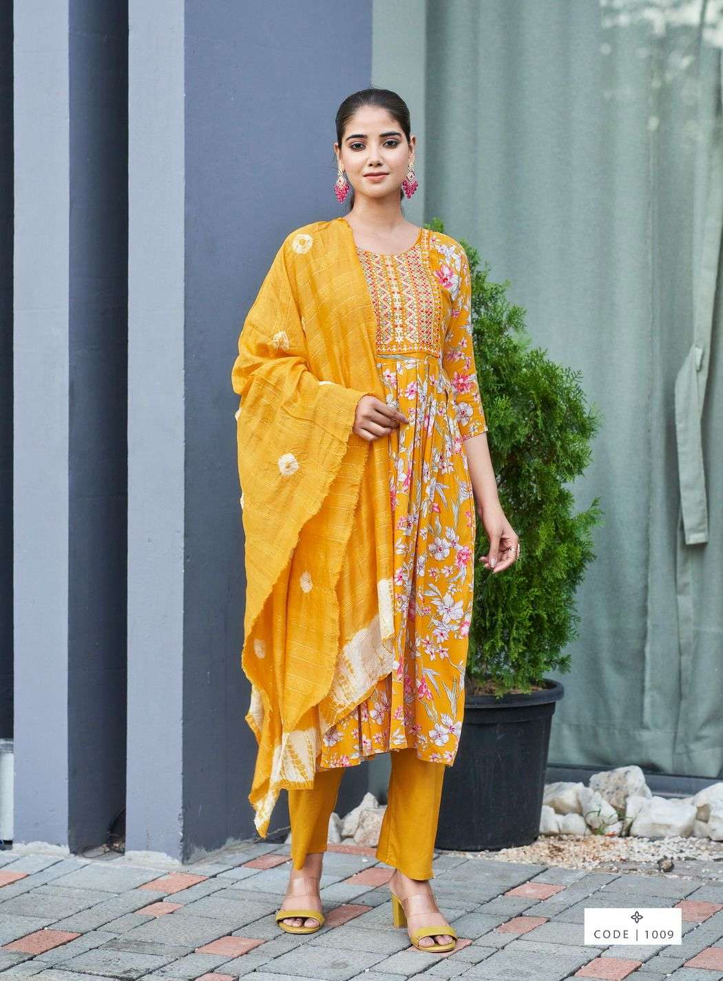 KUSHALS MORNI FANCY NAIRA CUT PATTERN KURTI COMBO SET