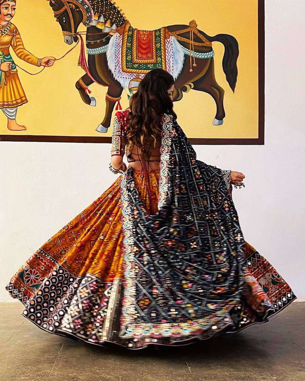 LC 749 LEHENGA CHOLI