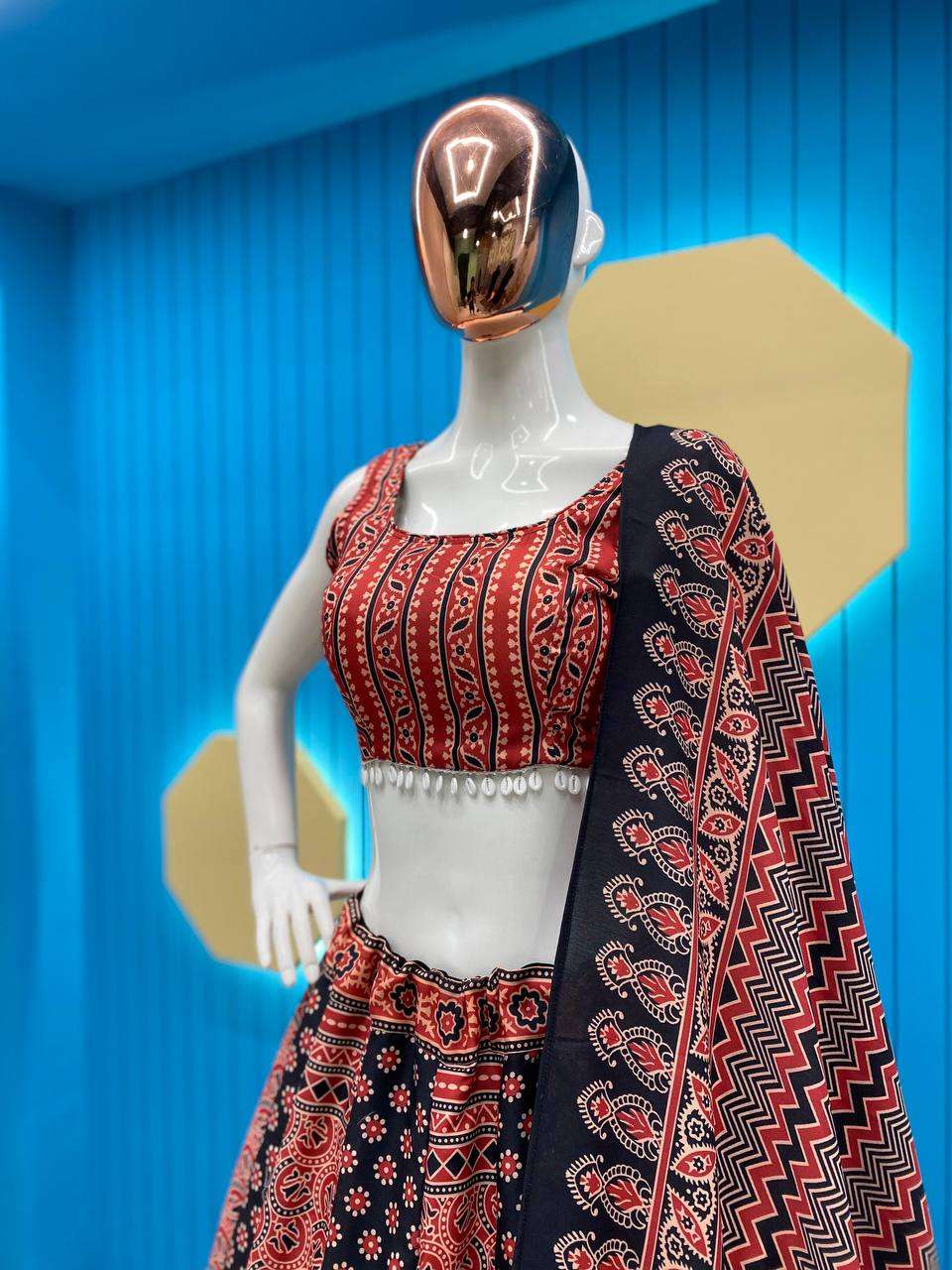 LG 584 LEHENGA CHOLI