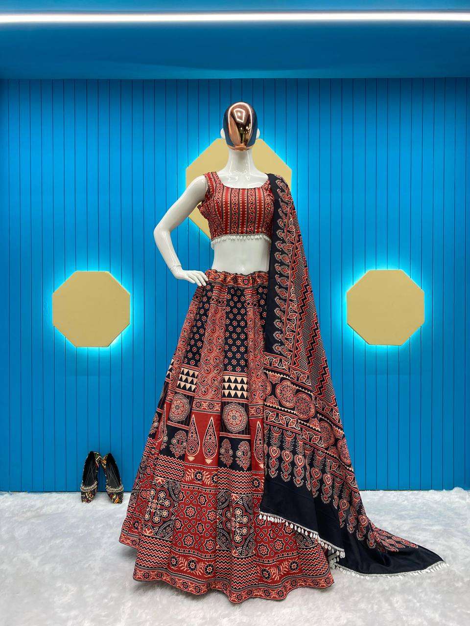 LG 584 LEHENGA CHOLI