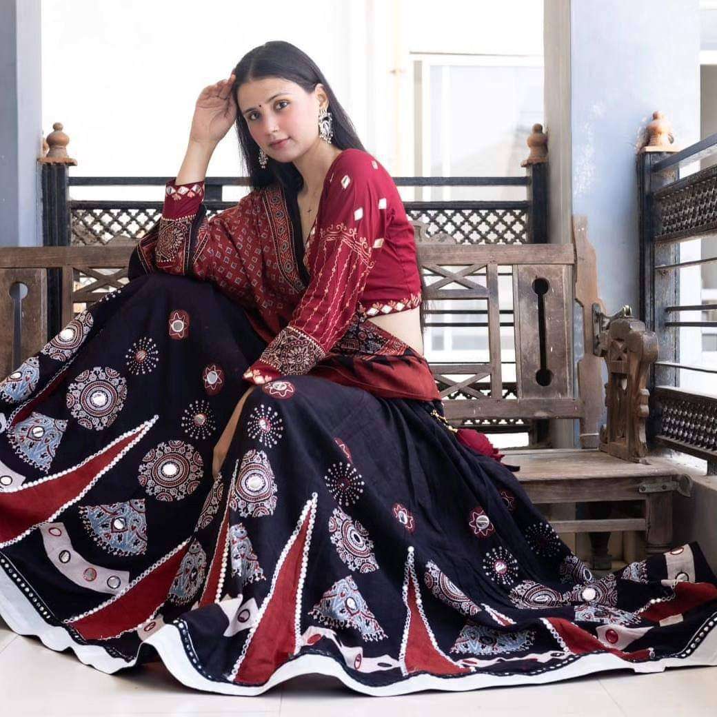 LG 610 LEHENGA CHOLI
