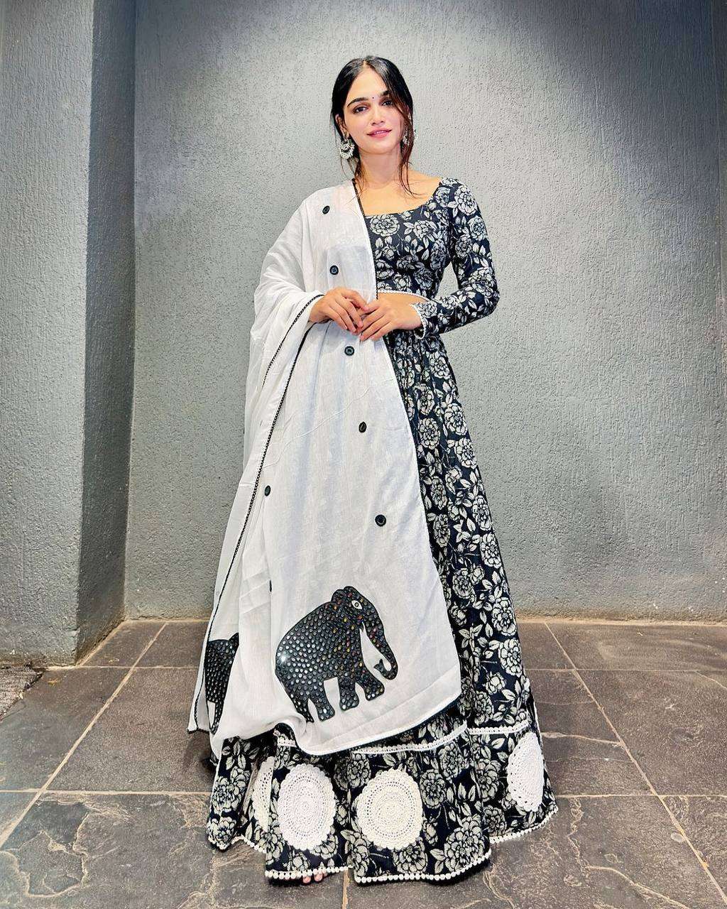 LG 611 LEHENGA CHOLI