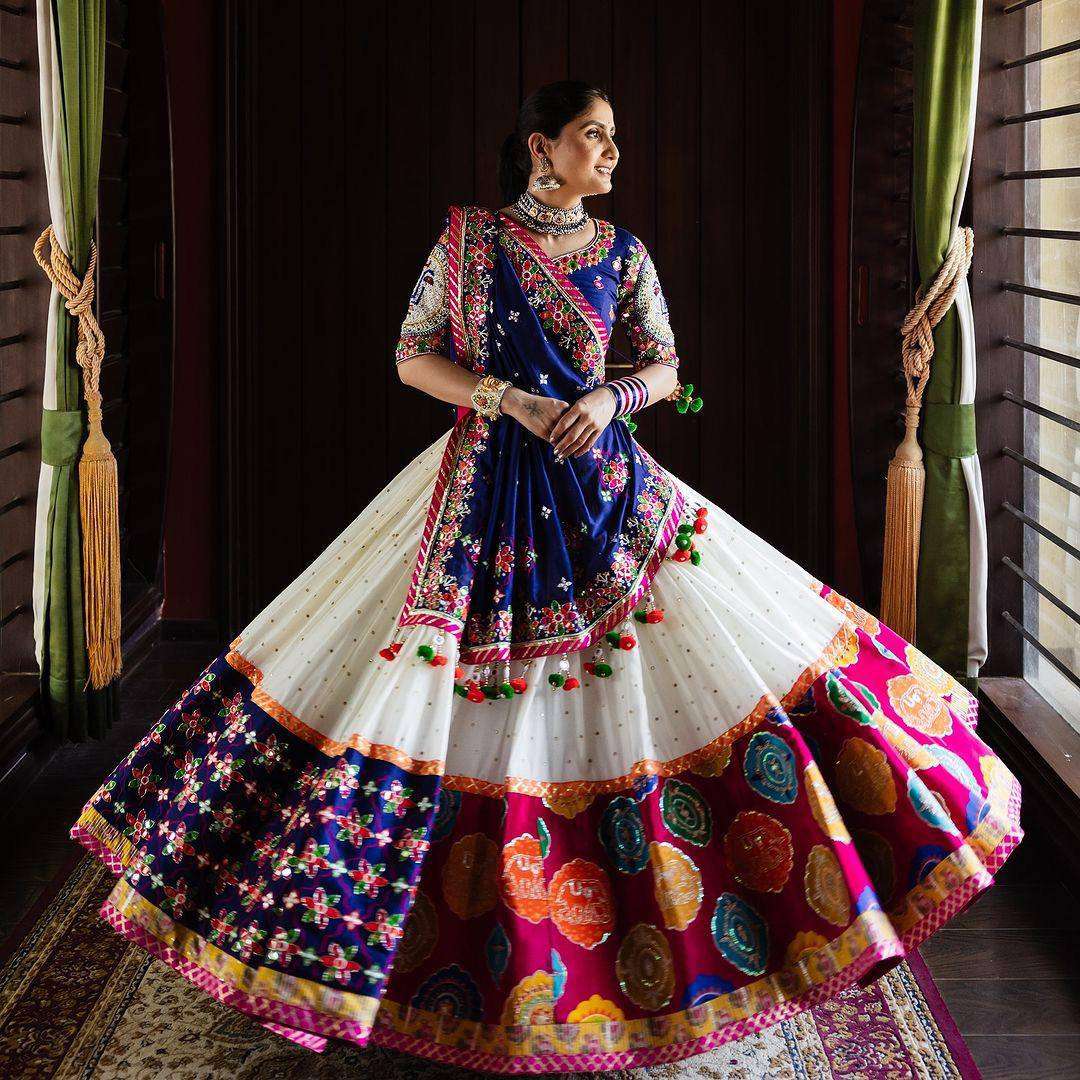 ALC 075 NAVRATRI DESIGNER MIRROR WORK LAHENGA CHOLI
