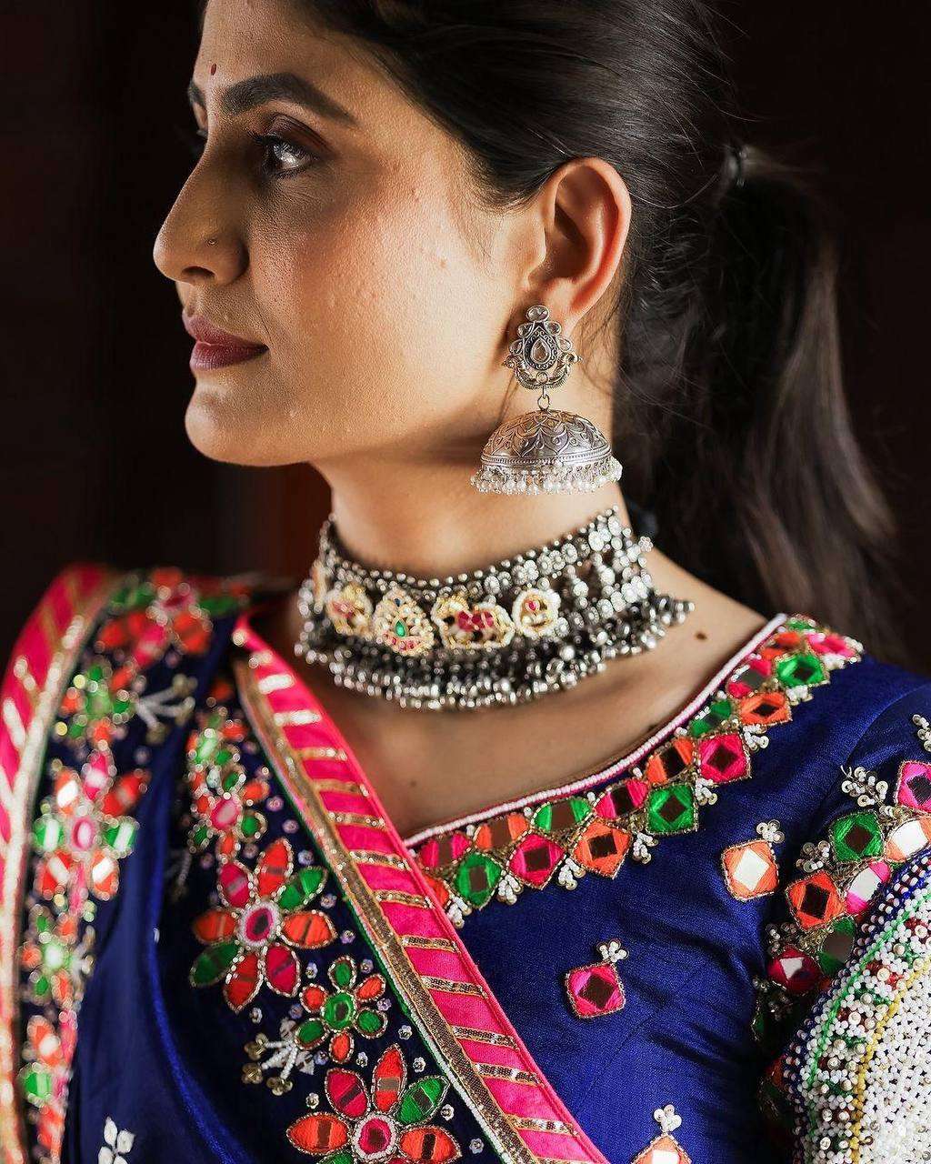 ALC 075 NAVRATRI DESIGNER MIRROR WORK LAHENGA CHOLI