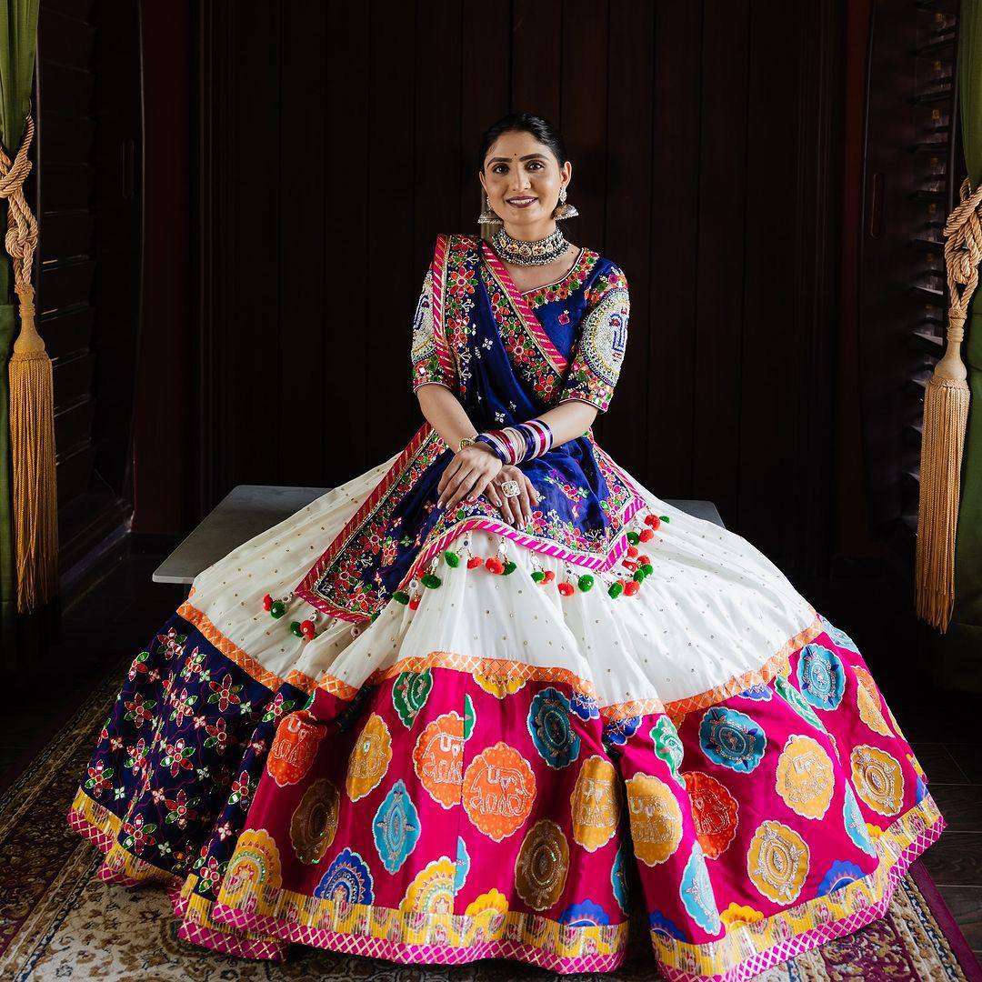 ALC 075 NAVRATRI DESIGNER MIRROR WORK LAHENGA CHOLI