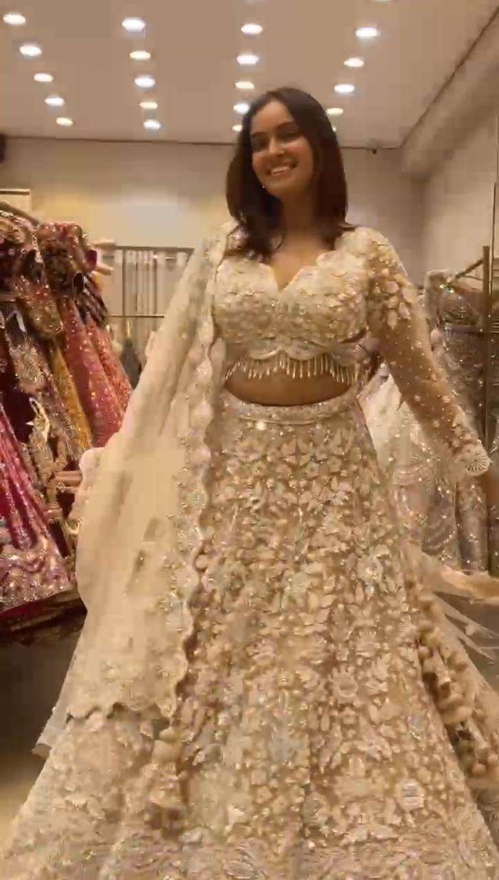 BD 1638 HEAVY WHITE EMBROIDERED LEHENGA CHOLI
