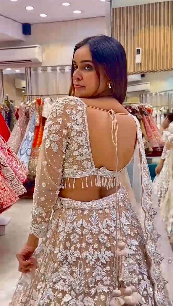 BD 1638 HEAVY WHITE EMBROIDERED LEHENGA CHOLI
