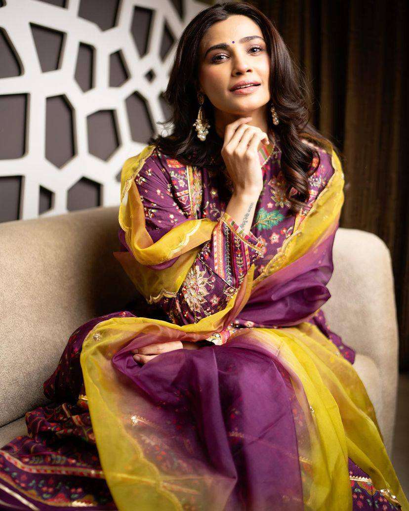 LC 1289 GOWN DUPATTA